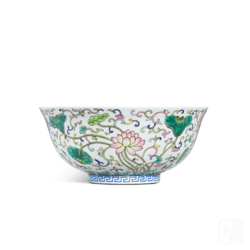 A famille-rose and blue and white 'lotus' bowl, Mark and period of Tongzhi | 清同治 外粉彩內青花蓮紋盌 《大清同治年製》款